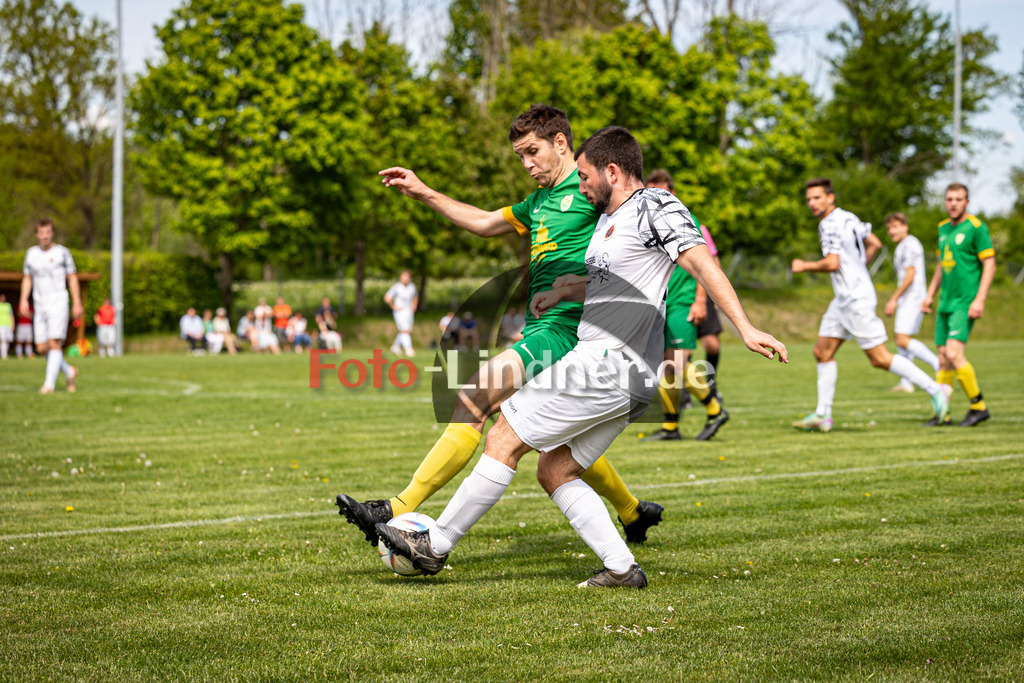 ASV Eglfing gegen SV Unterhausen | Fußball Herren A-Klasse Gruppe 5 Zugspitze 2025/26 22. Spieltag, ASV Eglfing gegen SV Unterhausen, 20260503,Zweikampf,2026-05-03 in 82436 Eglfing (Sportanlage Eglfing, Platz 1, Keltenstr. 21), Matthias HERINGER (ASV Eglfing 8), Maykal VASILEV (SV Unterhausen 3)Copyright: WolfgangxLindner www.foto-lindner.de
