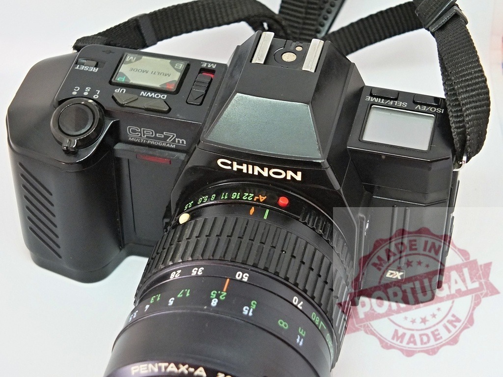 Chinon CP-7m SLR camera with Pentax lens | Chinon CP-7m vintage 35mm film SLR camera with a Pentax-A zoom lens for analog photography - Realisiert mit Pictrs.com