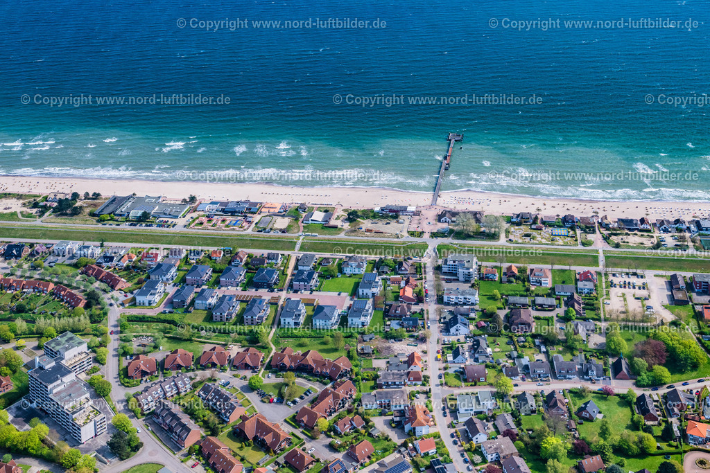 Dahme_Seebrücke_ELS_5503010524 | DAHME 01.05.2024 Stadtansicht am Meeres-Küstenbereich der Ostsee an der Straße An der Strandpromenade in Dahme an der Ostseeküste im Bundesland Schleswig-Holstein, Deutschland. Weiterführende Informationen bei: Tourismus Service Dahme. // City view on sea coastline of Baltic Sea on street An der Strandpromenade in Dahme at the baltic sea coast in the state Schleswig-Holstein, Germany. Further information at: Tourismus Service Dahme. Foto: Martin Elsen