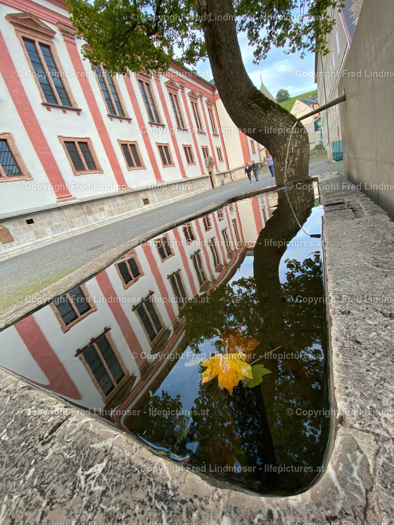 Basilika Brunnen Spiegelung 8000 Pixel | Fotos und Fotoprodukte - Realisiert mit Pictrs.com