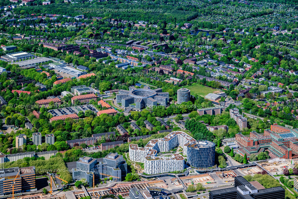 Hamburg_Alsterdorf_Landeskriminalamt_Polizei_Hamburg_City_Nord_ELS_4225010525 | HAMBURG 01.05.2025 Gebäudekomplex der Polizei Polizeipräsidium Hamburg und des LKA Landeskriminalamt am Bruno-Georges-Platz im Ortsteil Winterhude in Hamburg, Deutschland. Weiterführende Informationen bei: Polizei Hamburg. // Building complex of the police Polizeipraesidium Honburg on Bruno-Georges-Platz on place Bruno-Georges-Platz in the district Winterhude in Hamburg, Germany. Further information at: Polizei Hamburg. Foto: Martin Elsen