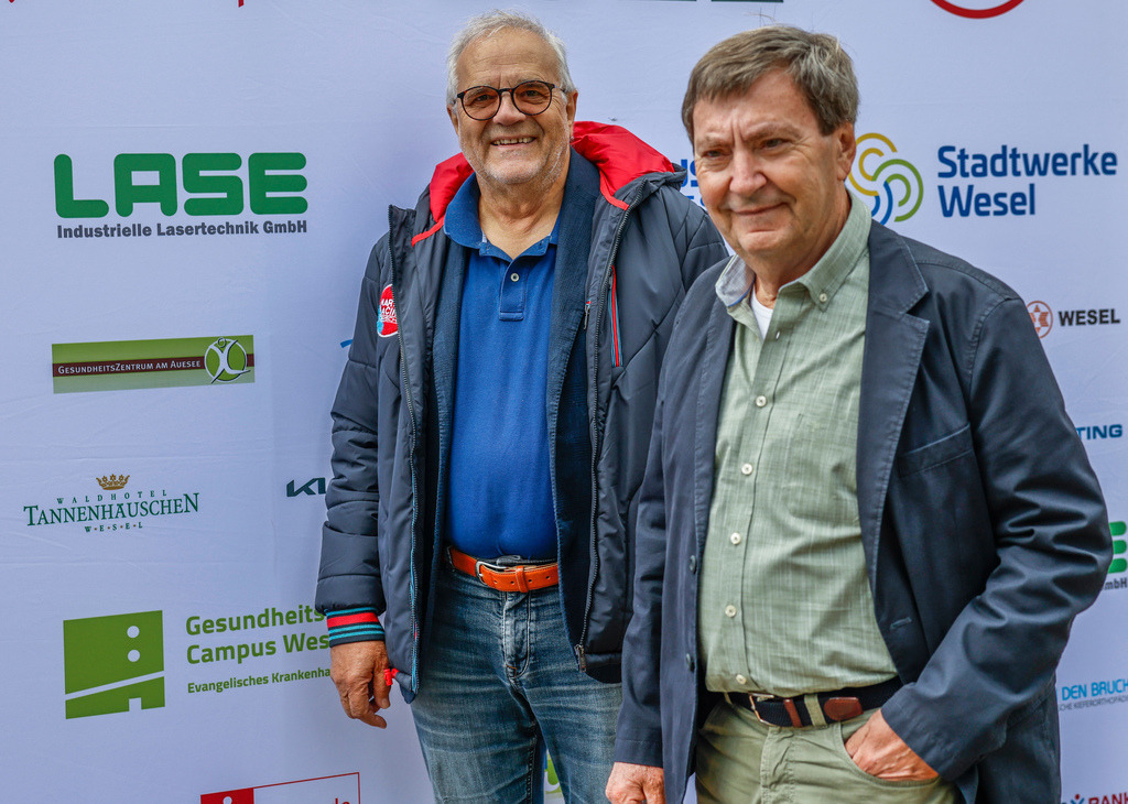 top-top.de 240913-036 | Foto, Video, Fotografie, Videografie, Fotobox, DJ, Discjockey, Musik, Musikbox, Veranstaltung, Photobooth, Amazon, Ebay, Buchtipp, Bestseller, Autor, Verlag, Buch, Wesel, Hamminkeln, NRW, Dinslaken, Rees, Drohne, Hochzeit, Party, Fotobox, Wesel, Fotograf