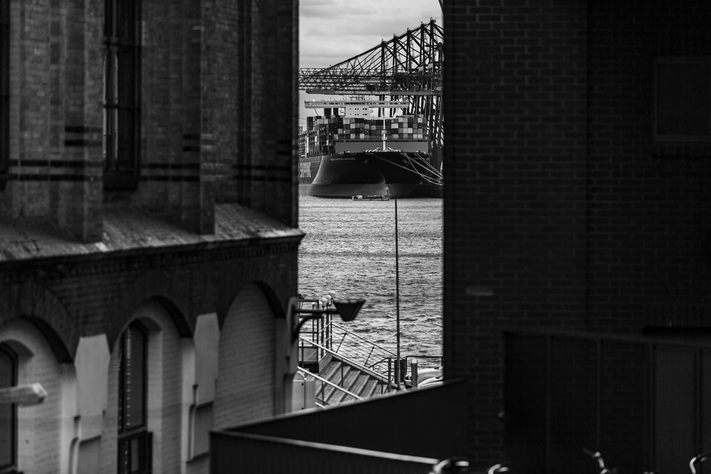 _MSC8818 | Fotografie, Shop, Art, Kunst, Feuer, Schwarzweiß, SW, BW, Black and White, Foto, Hamburg, Hamburger Hafen, Hamburg City, Hafen, Fotokunst, Photoart, Feuer, Feuerfotos, fire, fire photo - Realisiert mit Pictrs.com