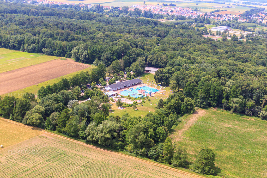 Luftbild: Waldschwimmbad in Kandel im Bundesland Rheinland-Pfalz in Deutschland. Foto: IMG_29676.jpg vom 02.07.2010 durch Werner Riehm/FLY-FOTO.de