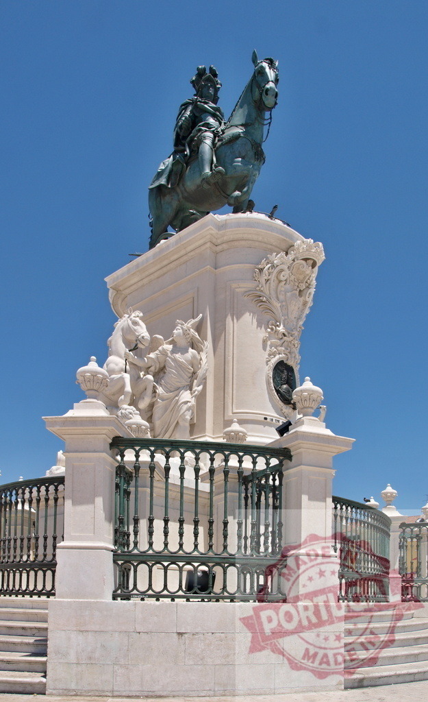 King José I equestrian statue in Praça do Comércio, Lisbon. Lisbon - Portugal | King José I equestrian statue stands prominently in Praça do Comércio, Lisbon - Realisiert mit Pictrs.com