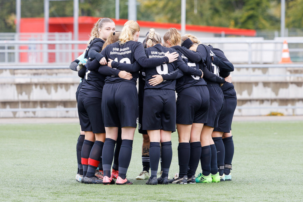 FCHHOH_251005_6293 | 1.FC Heidenheim 1846 II vs. SGM Hohenmemmingen/Sontheim, Fußball, Frauen, Bezirksliga, 2025/2026, 4. Spieltag, 05.10.2025 in Heidenheim, Kunstrasen b. Voith-Arena West(Foto: Michael Bulling) - Realisiert mit Pictrs.com