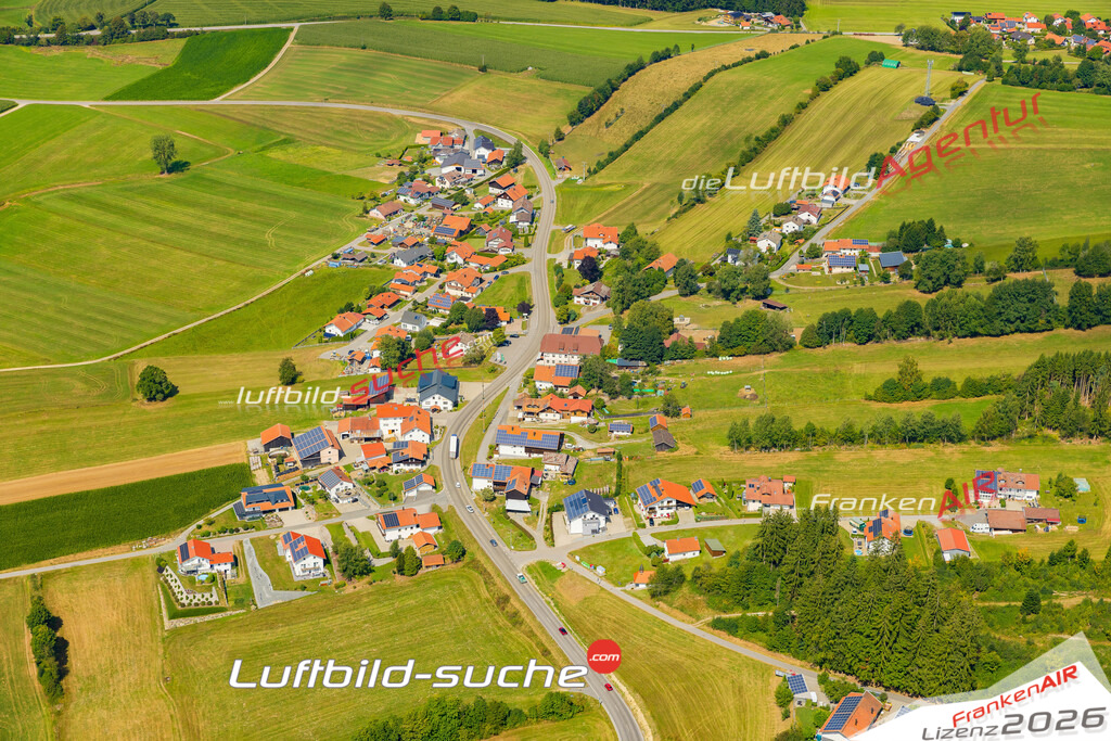 Schrägluftbild  Kapfham  Hohenau - Das Luftbild wurde 2025 vom UL-Flugzeug heraus erstellt ( keine Drohne ) - Hochauflösende Luftaufnahme -Nicht vergleichbar mit Google Maps oder Satelittenbilder- Die Geschenkidee !Mit Lizenz und Bildrechte bestellbar