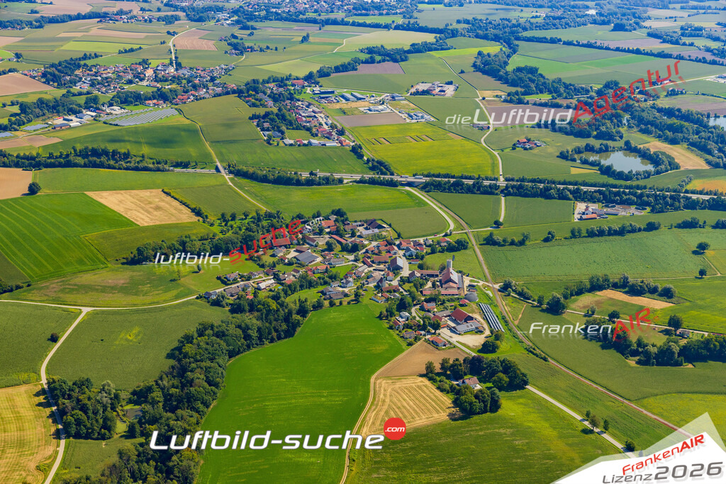 Schrägluftbild  Eholfing  Ruhstorf an der Rott - Das Luftbild wurde 2025 vom UL-Flugzeug heraus erstellt ( keine Drohne ) - Hochauflösende Luftaufnahme -Nicht vergleichbar mit Google Maps oder Satelittenbilder- Die Geschenkidee !Mit Lizenz und Bildrechte bestellbar