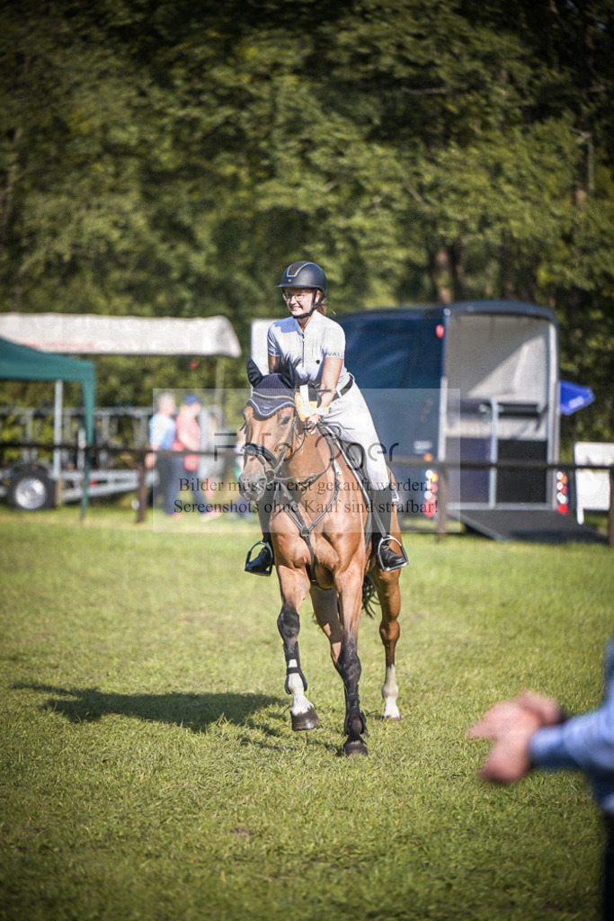 DOS_0071 | Entdecke hochwertige Reitturnierfotos von Foto Oger. Professionell, emotional und authentisch – jetzt Lieblingsmomente im Shop bestellen.Deutschlandweite Turnierfotografie. - Realisiert mit Pictrs.com