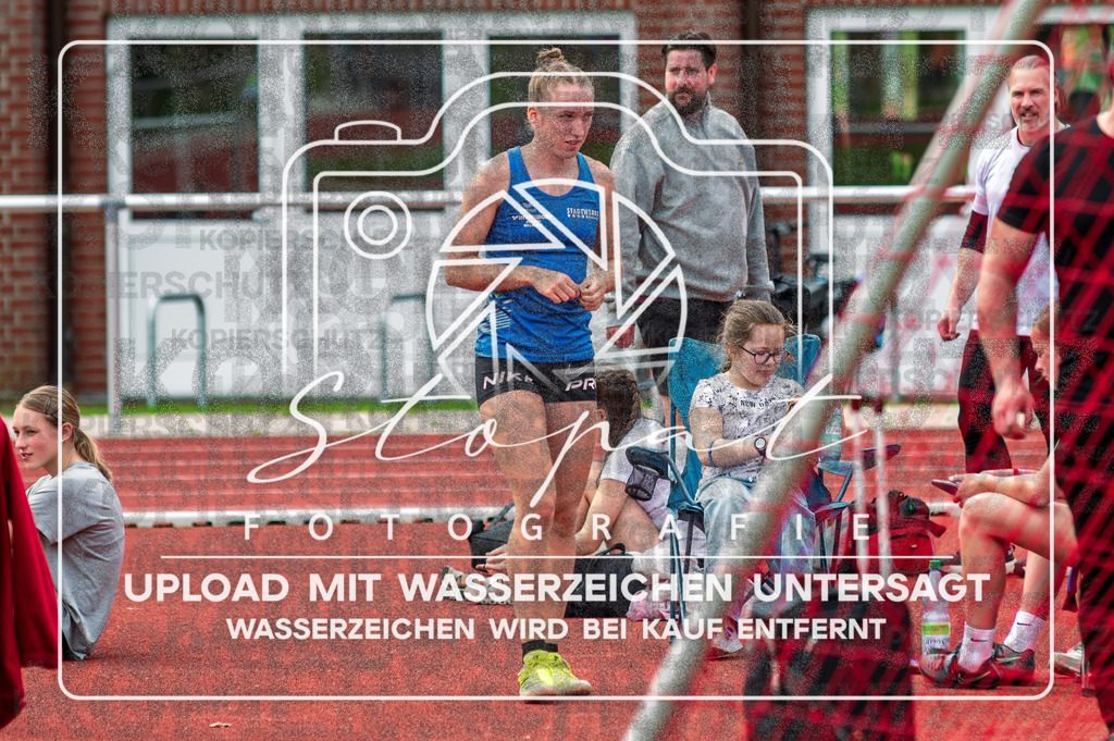 KMHK-1048 | Svea Funck (TV Jahn Walsrode (NI)) bei den Kreismeisterschaften Leichtathletik-Wurf Heidekreis 2026 im Boehmewaldstadion, Soltau (Simon Paul Stopat) - Realisiert mit Pictrs.com