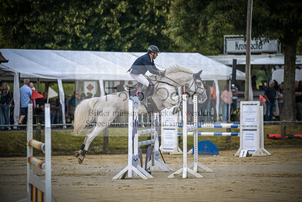 DOS_1928 | Entdecke hochwertige Reitturnierfotos von Foto Oger. Professionell, emotional und authentisch – jetzt Lieblingsmomente im Shop bestellen.Deutschlandweite Turnierfotografie. - Realisiert mit Pictrs.com
