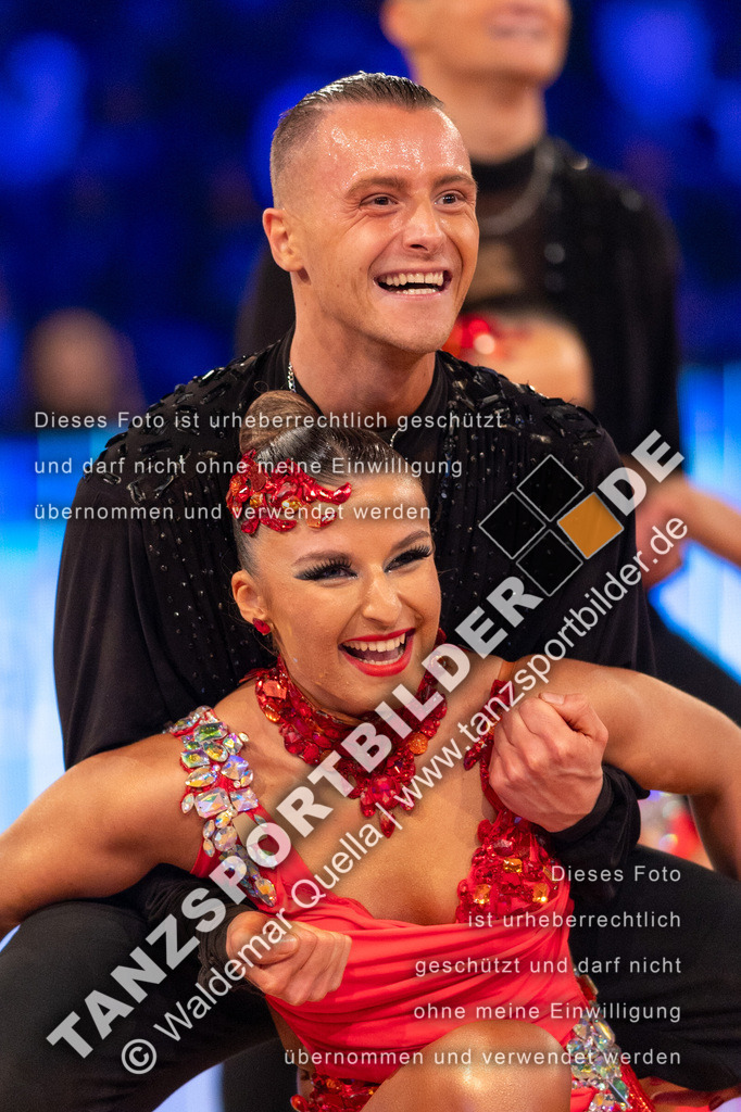 20231111-03907 | Hier finden Sie Tanz Bilder vom Latein und Standard Formationen tanzen. Sportbilder vom Tanzsport. Schöne Fotos und von Weltmeisterschaft, Europameisterschaft, Bundesliga, Regionalliga, Oberliga und Landesliga sowie von GOC Stuttgart, DanceComp, WM Bremen