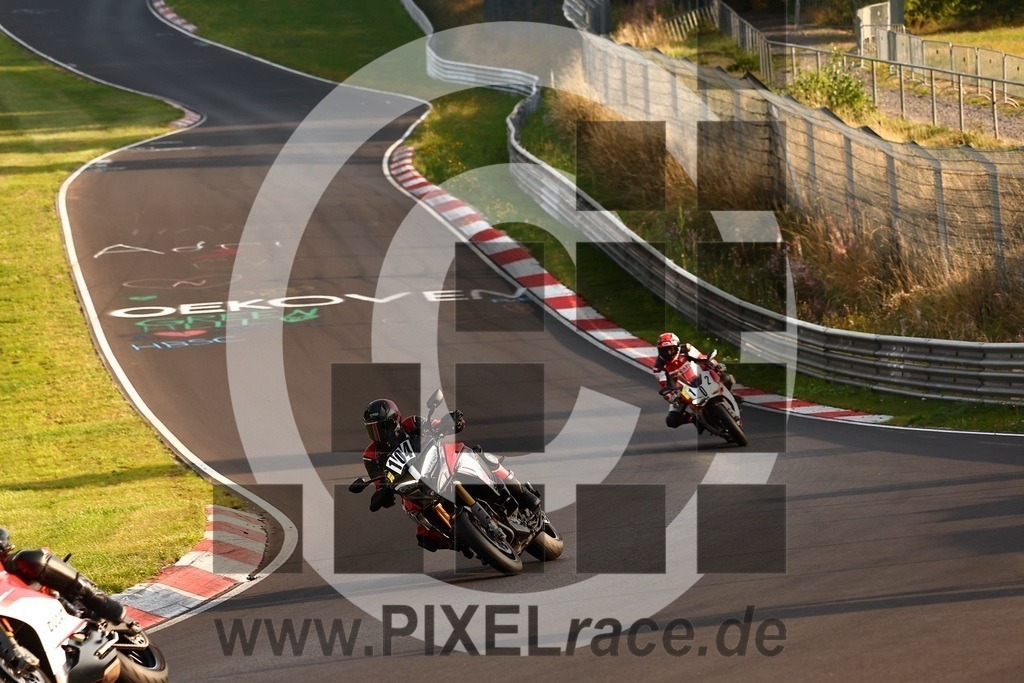 0102-20250814_02556 | Schöne Erinnerungen an spannende Momente - das festzuhalten ist unser Job. PIXELrace.de ist seit 2003 auf den Rennstrecken Europas unterwegs um die Action draußen beim Fahren und die wunderbare Stimmung imm Fahrerlager für euch einzufangen.