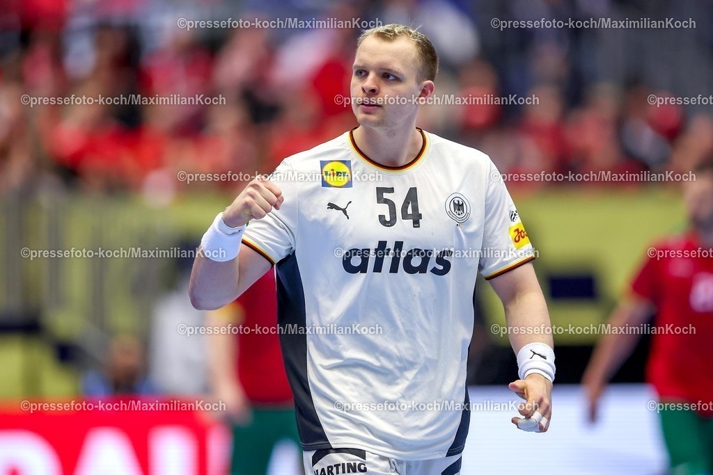 EHF22012601109 | 22.01.2026, Handball, Men's EHF EURO 2026, Deutschland - Portugal, Jyske Bank Boxen in Herning, Dänemark, Main Round:  Justus Fischer (Germany #54) jubelnd
