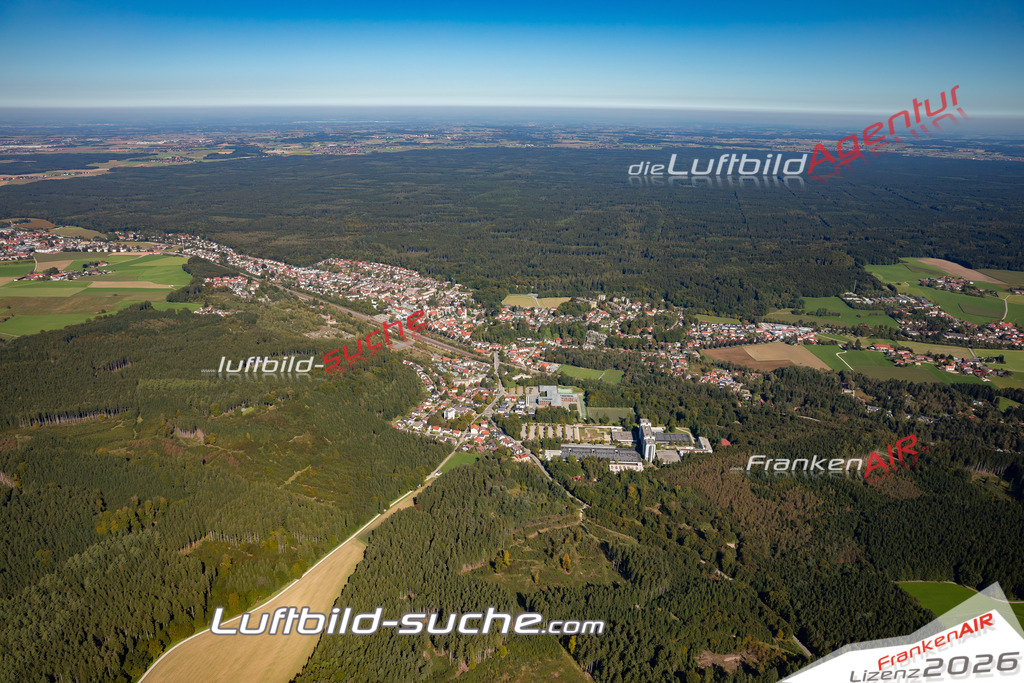 Aktuelles Luftbild von  Kirchseeon Kauf mit Lizenz / Bildrechten möglich- Die Luftaufnahme wurde 2021 mittels UL-Flugzeug erstellt ( keine Drohne ) - hochauflösende Kamera-Systeme von  Canon -Beste Qualität - Für grossformatige Ausdrucke geeignet. Die Geschenkidee !