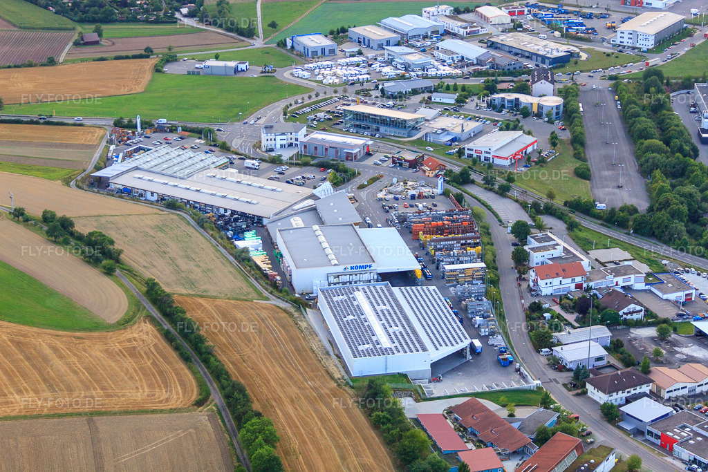 Luftbild: KÖMPF Recyclingzentrum & Containerdienst in Calw im Bundesland Baden-Württemberg in Deutschland. – Foto: IMG_52355.jpg vom 23.08.2012 durch Werner Riehm/FLY-FOTO.de – Auflösung des Originals: 4752 x 3168 px – Ihr Entsorgungspartner | Recyclingzentrum KÖMPF