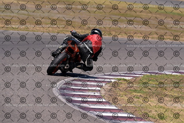 26bt04-1320 | markuskiefer.com - Realisiert mit Pictrs.com