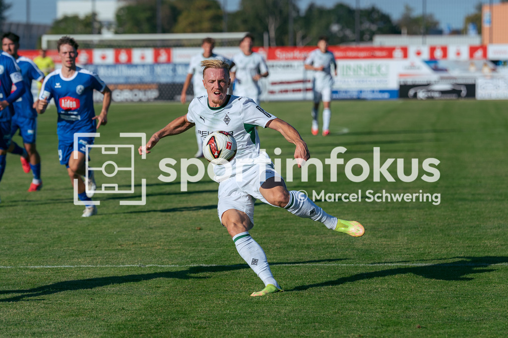 SSVg Velbert 02 – Borussia Mönchengladbach | Isac Alexi Sivert Lidberg (Borussia Mönchengladbach) beim Torschuss. Testspiel zwischen der SSVg Velbert 02 und Borussia Mönchengladbach in Velbert, 12.08.2026. Endstand: 0:8. sportimfokus / Marcel Schwering - Realisiert mit Pictrs.com