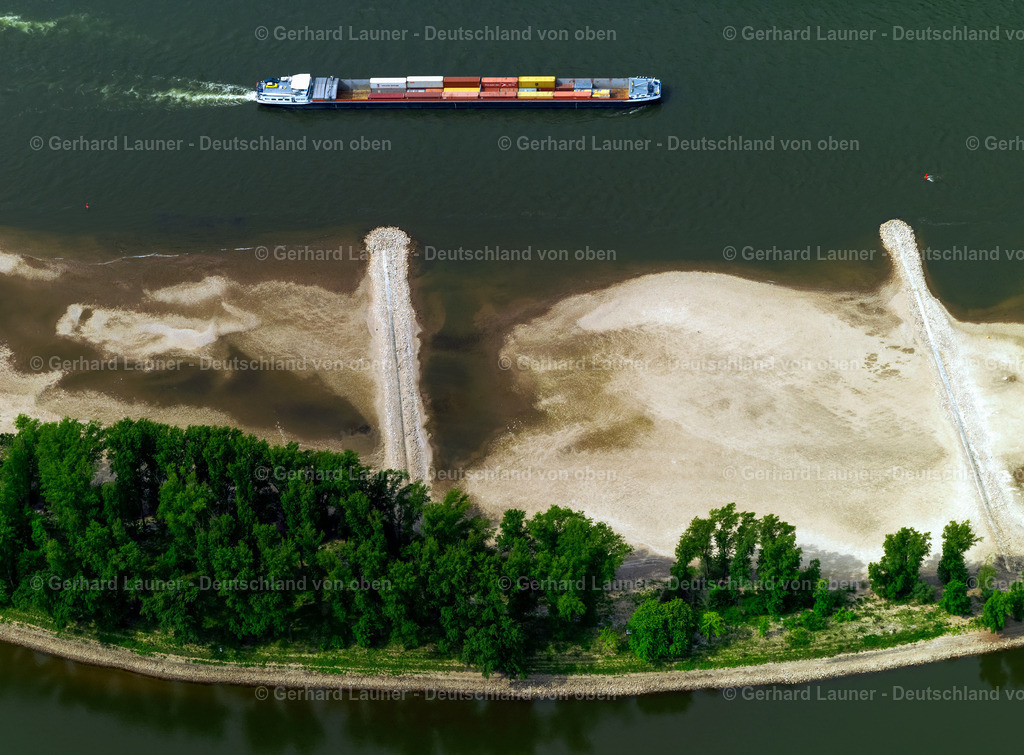 3126180 | Containerschiff beim Passieren einer Sandbank im Rhein bei Oberwesel