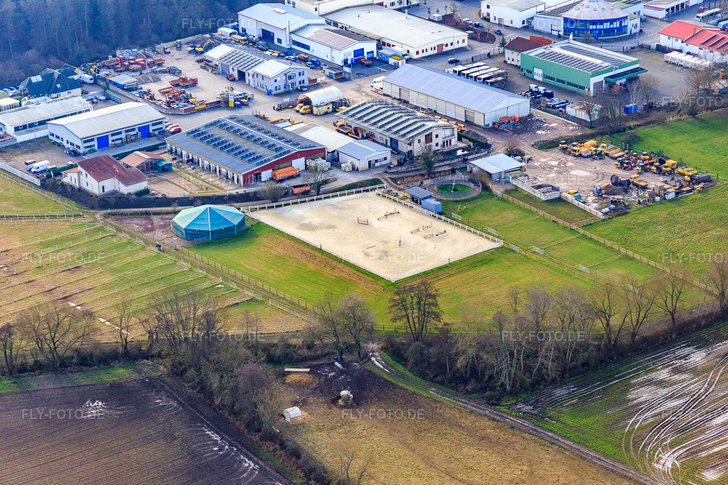 Luftbild: Reitstall Eichenlaub in Herxheim bei Landau im Bundesland Rheinland-Pfalz in Deutschland. Foto: IMG_145132.jpg vom 04.01.2025 durch Werner Riehm/FLY-FOTO.de