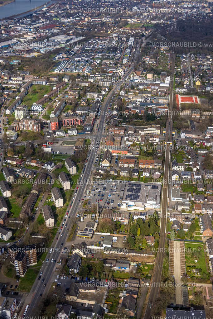 Duisburg240302690 | Luftbild, Wohngebiet Düsseldorfer Landstraße, Bahnlinie mit überdachten Bahnhof 
Münchener Straße, Buchholz, Duisburg, Ruhrgebiet, Nordrhein-Westfalen, Deutschland, Duisburg-S