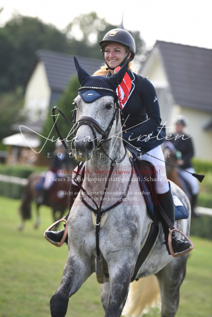 DSC_9008 | Pferde- und Turnierfotografie in Westsachsen. Pferdeportraits, Auftragszeichnungen und intuitive Kunst.