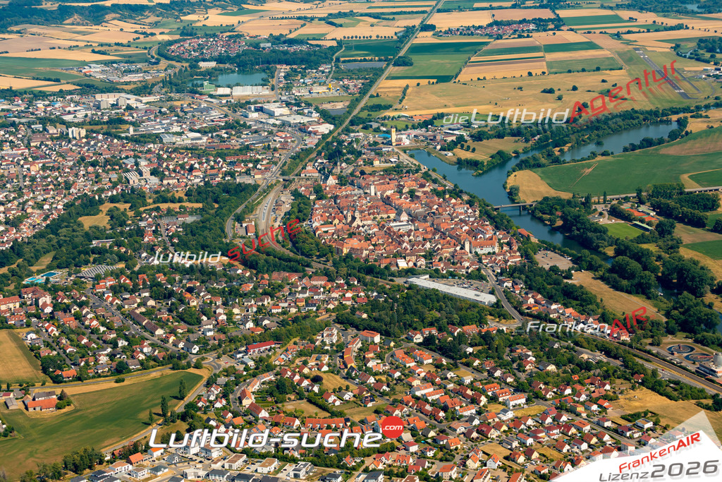 Das Luftbild zeigt :  Haßfurt - Die Luftaufnahme wurde 2023 vom UL-Flugzeug aus erstellt ( keine Drohne ) - Hochauflösende Luftaufnahme - Für grossformatige Ausdrucke geeignet. Die Geschenkidee !Mit Lizenz und Bildrechte bestellbar
