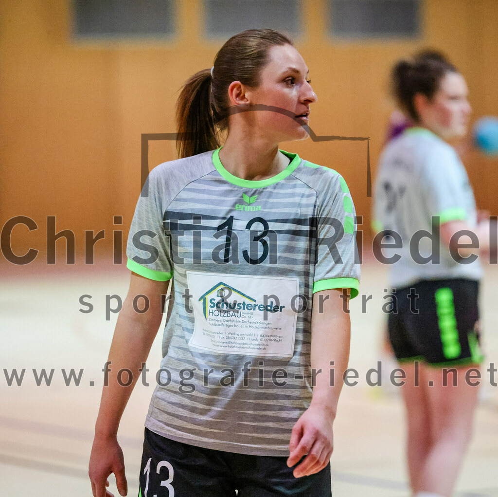 2023-11-11_044_SpVgg_Altenerding_gegen_TSV_Simbach_II | Erding, Deutschland, 11.11.2023:
Handball, Bezirksliga Frauen Altbayern 2023 / 2024, 5. Spieltag, SpVgg Altenerding II gegen TSV Simbach II, Endergebnis: 31:28

Hannah Gaffal (TSV Simbach, #13)

Foto: Christian Riedel / fotografie-riedel.net