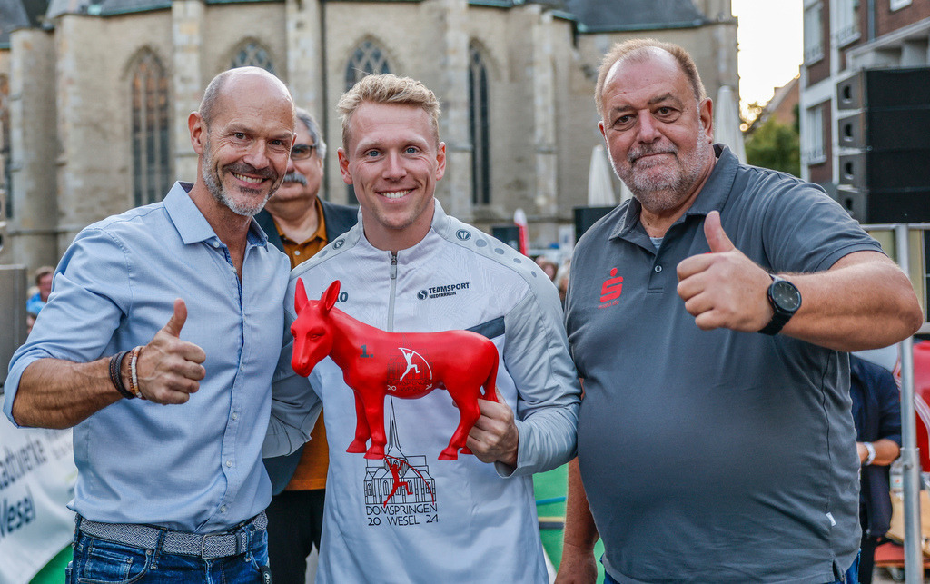 top-top.de 240913-233 | Foto, Video, Fotografie, Videografie, Fotobox, DJ, Discjockey, Musik, Musikbox, Veranstaltung, Photobooth, Amazon, Ebay, Buchtipp, Bestseller, Autor, Verlag, Buch, Wesel, Hamminkeln, NRW, Dinslaken, Rees, Drohne, Hochzeit, Party, Fotobox, Wesel, Fotograf