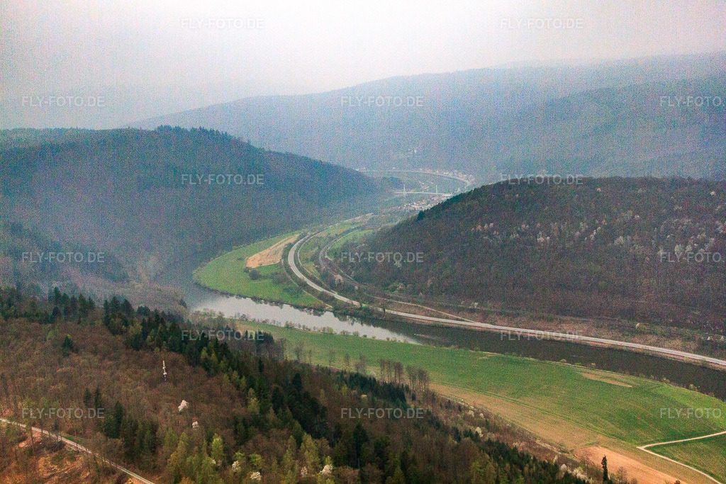 Luftbild: B37 Neckaruferstr im Nebel in Neckargerach im Bundesland Baden-Württemberg in Deutschland. Foto: IMG_49387.jpg vom 06.04.2012 durch Werner Riehm/FLY-FOTO.de
