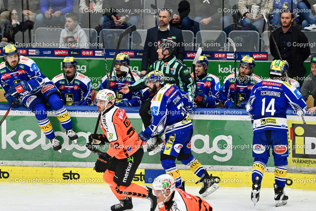 EC IDM WÄRMEPUMPEN VSV vs. MOSER MEDICAL GRAZ99ERS | #22 Kevin Conley Graz 99ers, #14 Johannes Tschurnig EC VSV, Spielerbank EC VSV, #13 Adam Helewka EC VSV, #22 Nikita Scherbak EC VSV, #71 Steven Strong EC VSV, EC IDM WÄRMEPUMPEN VSV vs. MOSER MEDICAL GRAZ99ERS, EC IDM WÄRMEPUMPEN VSV vs. MOSER MEDICAL GRAZ99ERS am 17.03.2026 in Villach (Stadthalle Villach), Austria, (Photo by Bernd Stefan)
