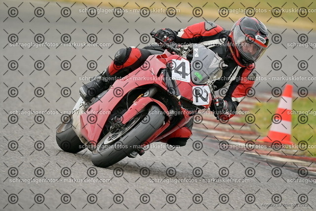 25bt05-0590 | markuskiefer.com - Realisiert mit Pictrs.com