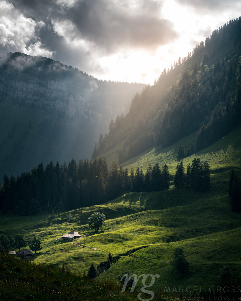 angelegener Bauernhof am Fusse der Siebe Hengste | remote farm in Emmental Valley - Realisiert mit Pictrs.com