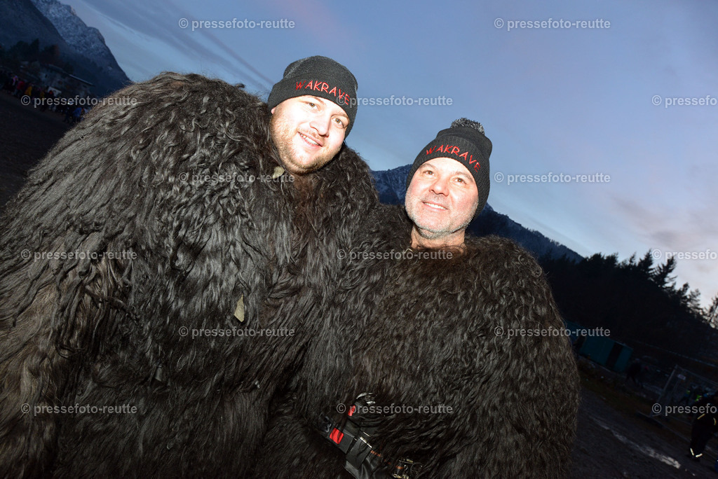 news-2022-Dez03-Krampusumzug-Reutte-WTV_5524 | Info aus dem Bezirk Reutte/Ausserfern Tirol sowie eine umfangreiche Bilddatenbank über die gesamte Region: Lechtal, Talkessel Reutte, Tannheimertal, Zwischentoren. Lech, Plansee, Zugspitze, Grenztunnel, B179, Fernpassstraße, Verkehr, Lawinen, Tradition, - Realisiert mit Pictrs.com