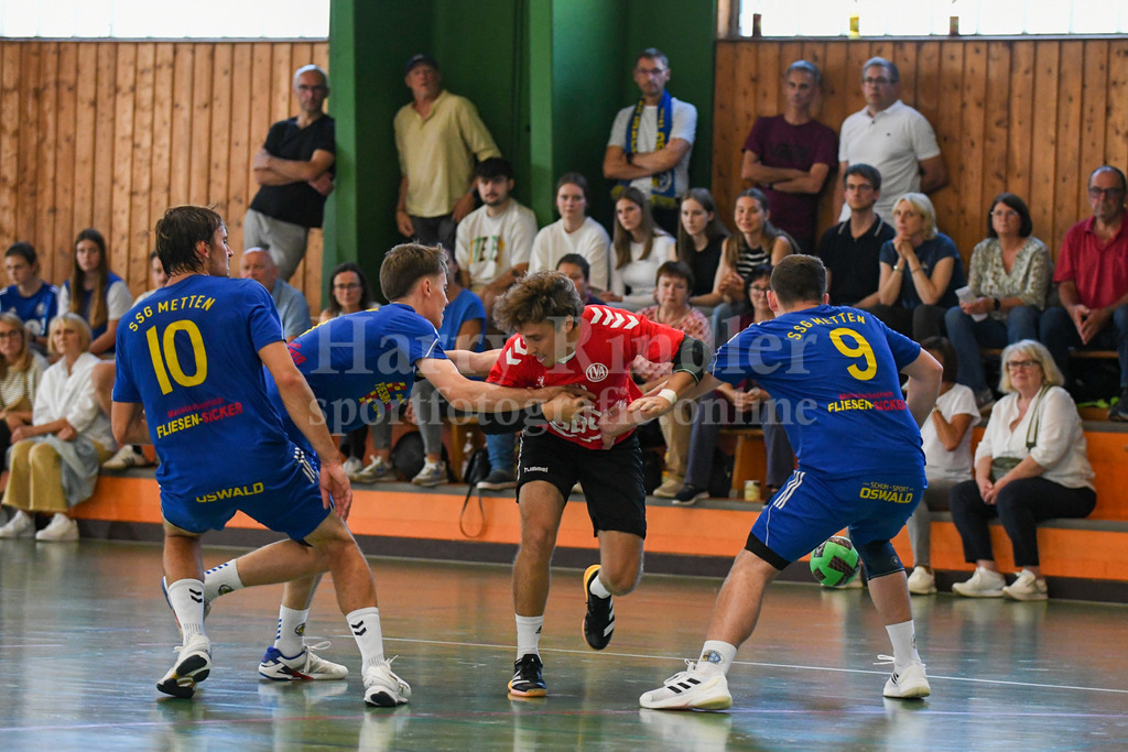 SSG Metten : TV Altötting | Im Verbund gegen den Altöttinger Angreifer v.l. Vincent Muhr (SSG Metten #10); Philipp Gäck (SSG Metten #5); Simon Kraus (SSG Metten #9) - Realisiert mit Pictrs.com