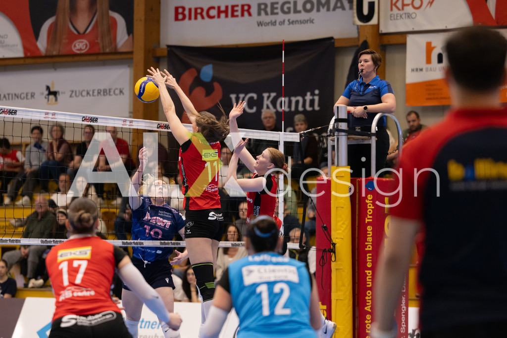 Volleyball I Frauen I Saison 2025-2026 I Volleyball NLA | Women I 1/2 Finals I  VC Kanti Schaffhausen - Sm'Aesch Pfeffingen I 07.03.2026 | 10 Jillian Gillen (USA) (Sm'Aesch Pfeffingen) – Außenangriff  //  11 Kateřina Holásková (CZ) (VC Kanti Schaffhausen) – Mitte  //  3 Sydney Cole (USA) (VC Kanti Schaffhausen) – Pass / Zuspiel - Realisiert mit Pictrs.com