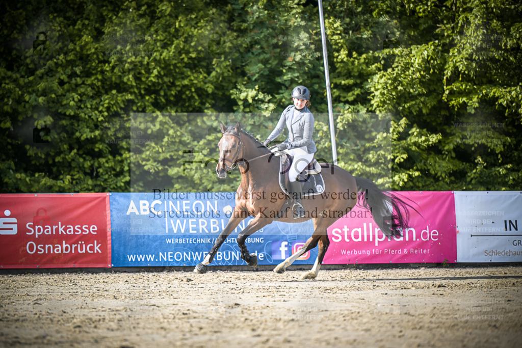 DOS_2415 | Entdecke hochwertige Reitturnierfotos von Foto Oger. Professionell, emotional und authentisch – jetzt Lieblingsmomente im Shop bestellen. - Realisiert mit Pictrs.com