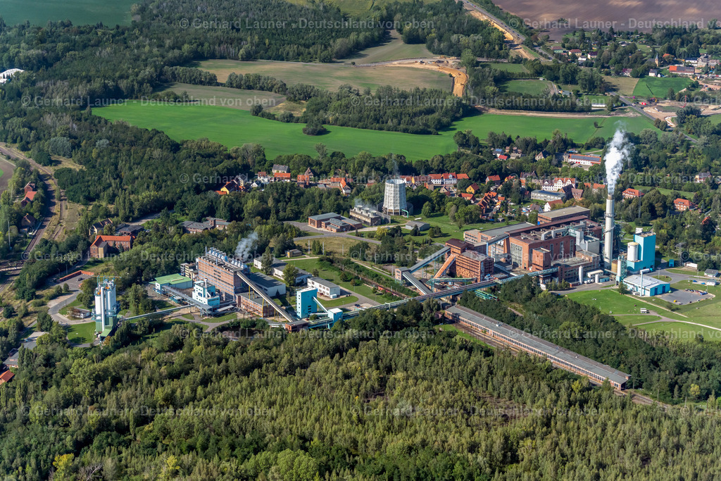 4042114 | Das Industriekraftwerk Deuben war ein Braunkohlekraftwerk im Burgenlandkreis in Sachsen-Anhalt. Die Anlage wurde als KWK-Anlagezusammen mit einer Staub- und Brikettfabrik von der Mitteldeutschen Braunkohlengesellschaft mbH betrieben