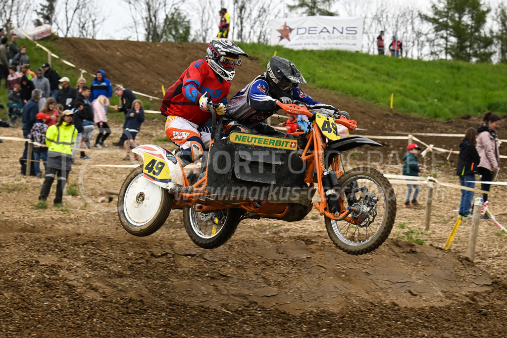 Motocross Schlatt bei Winterthur - 30. April 2023 | #49 Krieg Martin / Kaelin Bruno aus Neukirch Egnach (CH) auf Neuteerbit 612 in der Kategorie Seitenwagen am Motocross Schlatt bei Winterthur, 30. April 2023. 
Instagram: @mx_schlatt | @mc_wila | @sam_schweiz
Bild: Sportfotografie Markus Aeschimann | www.markus-aeschimann.ch - Realisiert mit Pictrs.com