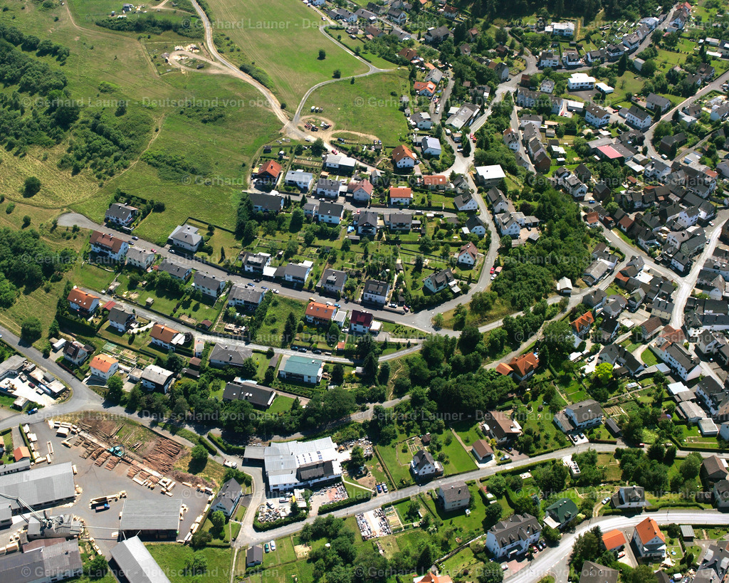2610631 | BALLERSBACH 09.06.2006 Wohngebiet einer Einfamilienhaus- Siedlung  in Ballersbach im Bundesland Hessen, Deutschland // Single-family residential area of settlement  in Ballersbach in the state Hesse, Germany Foto: Gerhard Launer