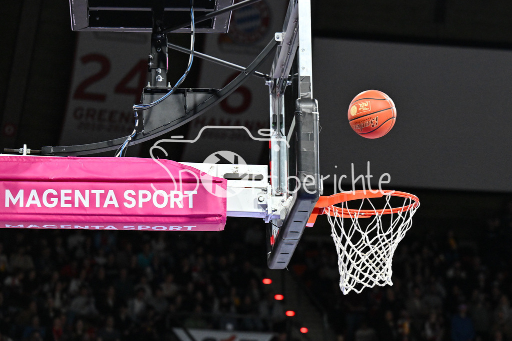 FC Bayern München - Skyliners Frankfurt | MUNICH, GERMANY - 17. FEBRUARY: im Bild Basketball, Korb, Magenta Sport, Magentasport, Symbolbild, Symbolfoto während dem Spiel zwischen dem FC Bayern München und den Skyliners Frankfurt am 21. Spieltag der easyCredit BBL im BMW Park