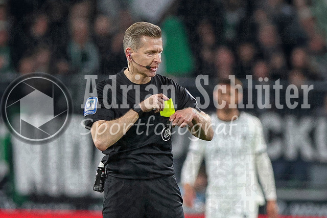 19.04.2026, GER, Fussball, Herren, 1. BL, Saison 2025/2026, Borussia Mönchengladbach - 1. FSV Mainz 05 | Schiedsrichter Tobias Welz gestikuliert, Gestik 