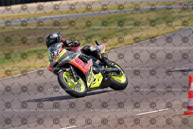 26bt05-1715 | markuskiefer.com - Realisiert mit Pictrs.com