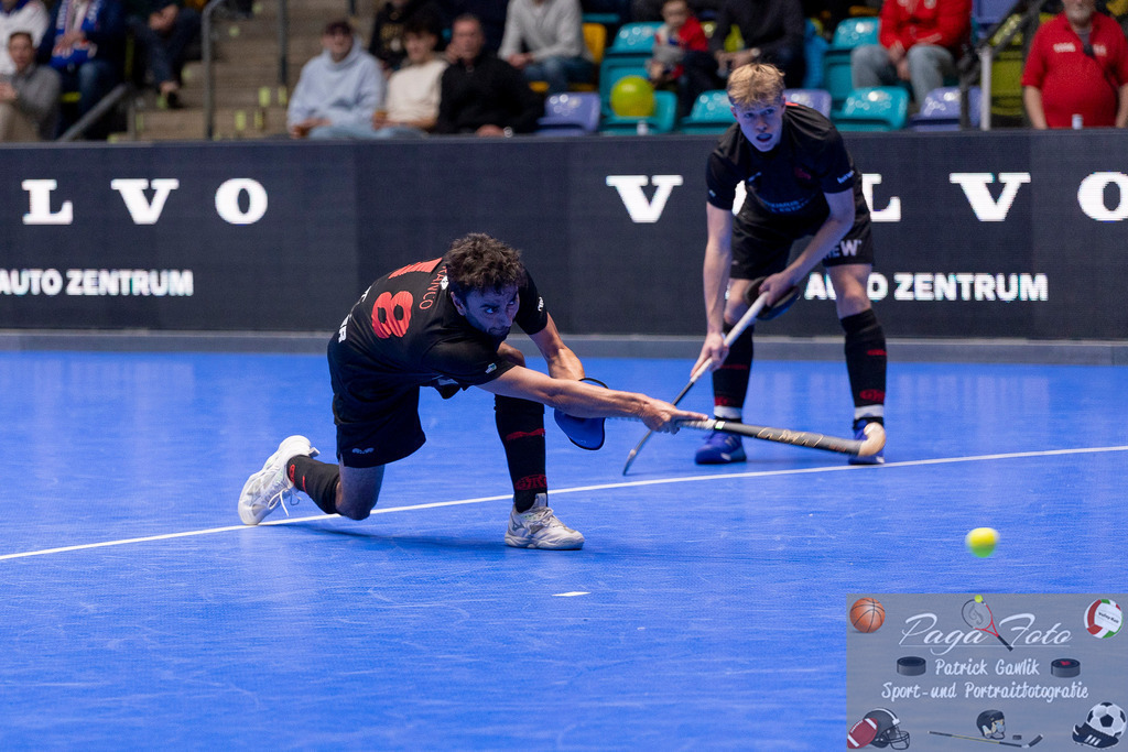 Volvo E.R.B. Final 4 Halbfinale Männer: Harvestehuder HTC - Gladbacher HTC, 25.01.2025 | David Filipe Ascenso Franco (Gladbacher HTC #18) schießt den Ball aufs Tor, , Harvestehuder HTC - Gladbacher HTC, Frankfurt, Süwag Arena, 25.1.2025 - Realisiert mit Pictrs.com