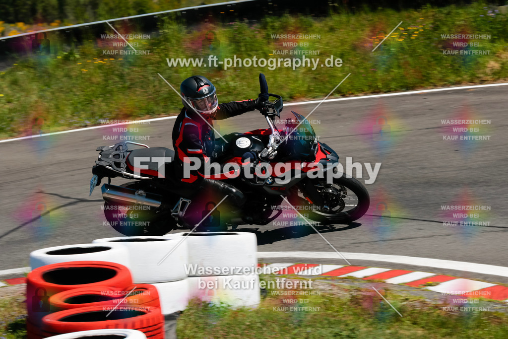 Moto-TeamOBK-22095 | Hier findet Ihr Bilder von Touristenfahrten auf der Nürburgring Nordschleife oder von anderen Veranstaltungen die ich besucht habe. Viel Spass beim Durch Schauen 