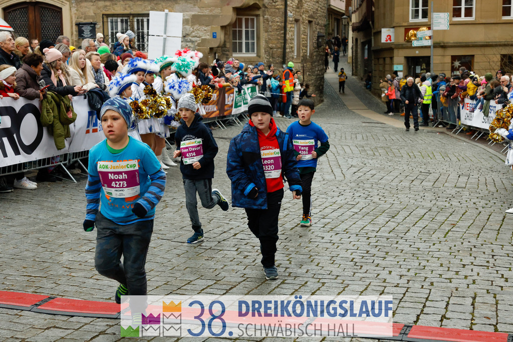 400m AOK Junior Cup | 3 Koenigslauf 2024 400m AOK Junior Cup - Realisiert mit Pictrs.com