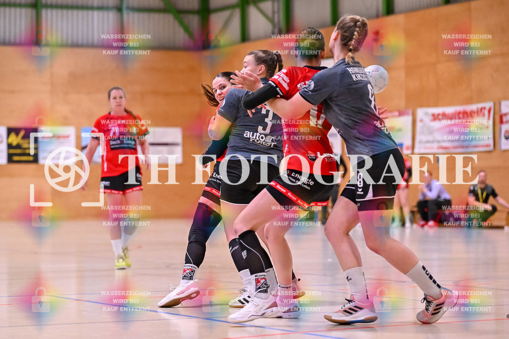 GER, SG Maulburg/Steinen - HB Kinzigtal, Handball, Suedbadenliga, 22. Spieltag, Saison 2023/2024, 27.04.2024 | Sharena Hasler (SG Maulburg/Steinen, #77) schaut Richtung Tor.

GER, SG Maulburg/Steinen - HB Kinzigtal, Handball, Suedbadenliga, 22. Spieltag, Saison 2023/2024, 27.04.2024

Foto: TH Fotografie/Thomas Hess