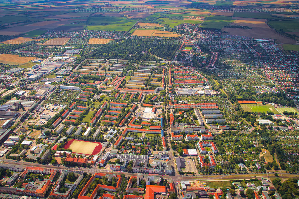 Magdeburg_Stadtfeldt_West_SFO_Westring_Diesdorfer_7533 | Diese Luftaufnahme stammt aus meinem Magdeburger Luftbildarchiv. Sie zeigt einen weiteren Blick auf die Landeshauptstadt aus der Vogelperspektive. Nach und nach werden alle Motive mit individuellen Informationen und Beschreibungen ergänzt. Selbstverständlich können Sie dieses Luftbild als Download oder hochwertiges Wandbild bestellen. - Realisiert mit Pictrs.com