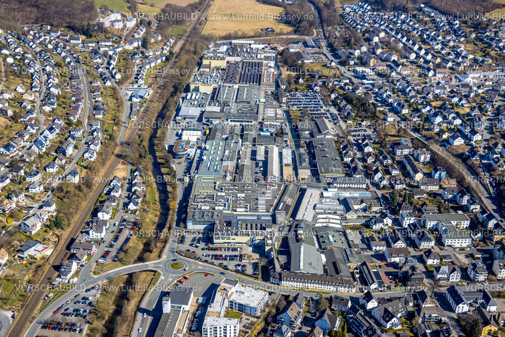 Meschede250304956 | Luftbild, Martinrea Honsel Werksgelände, Gewerbegebiet am Fluss Ruhr, Meschede-Stadt, Meschede, Sauerland, Nordrhein-Westfalen, Deutschland