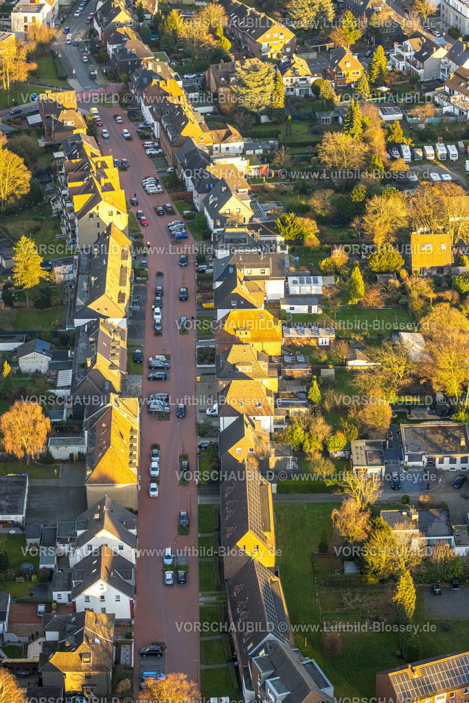 Bottrop251204426 | Luftbild, Wohnstraße Neustraße im Abendlicht, Süd-West, Bottrop, Ruhrgebiet, Nordrhein-Westfalen, Deutschland